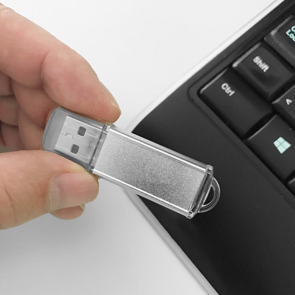USB Stick 2.0 zum selber Beschriften (Etiketten auf A4-Bogen liegen bei, Laser und Inkjet)
