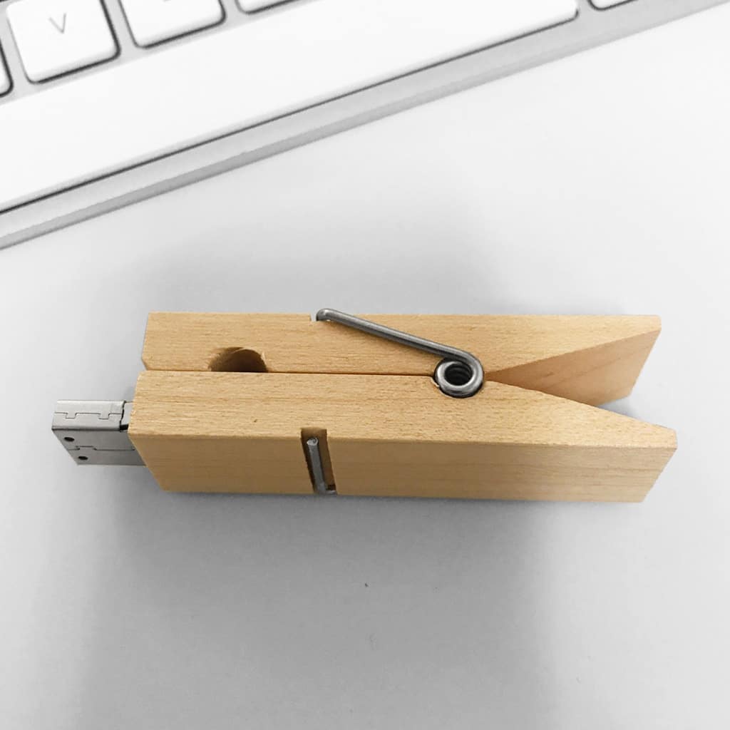 gravierter USB Stick aus Holz